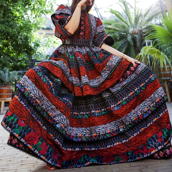 ISO these dresses - Picture 2 of 3